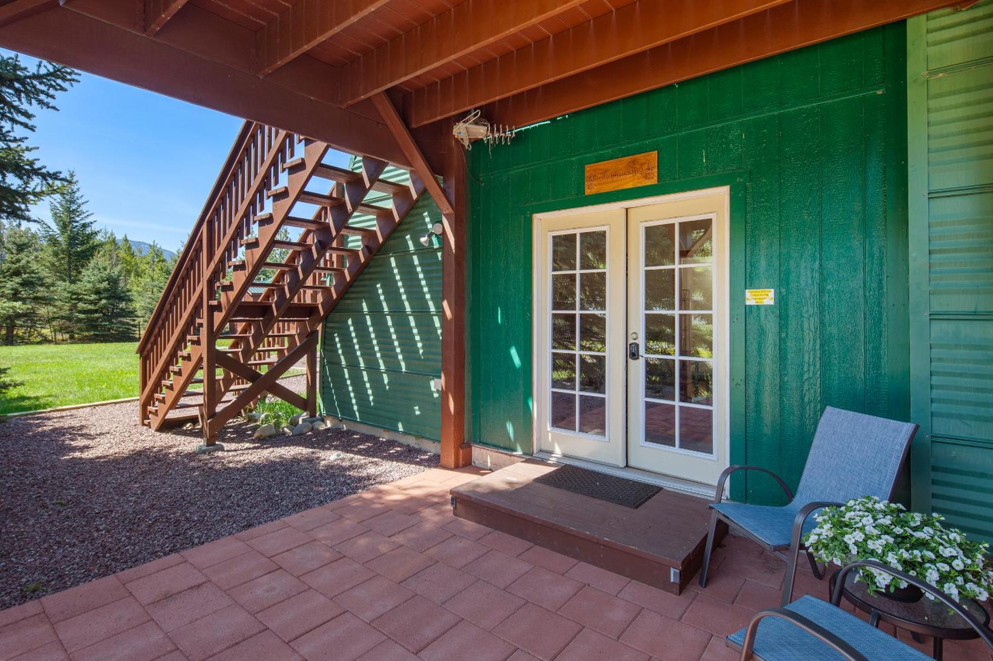 Sky Eco - Glacier General Store&Cabins Coram Exterior foto