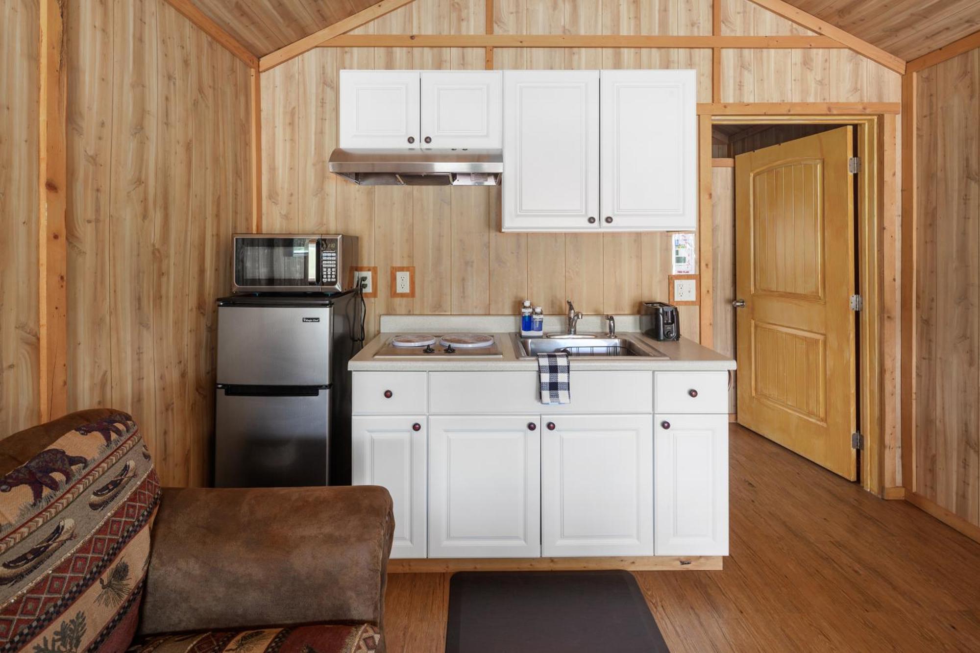 Sky Eco - Glacier General Store&Cabins Coram Exterior foto