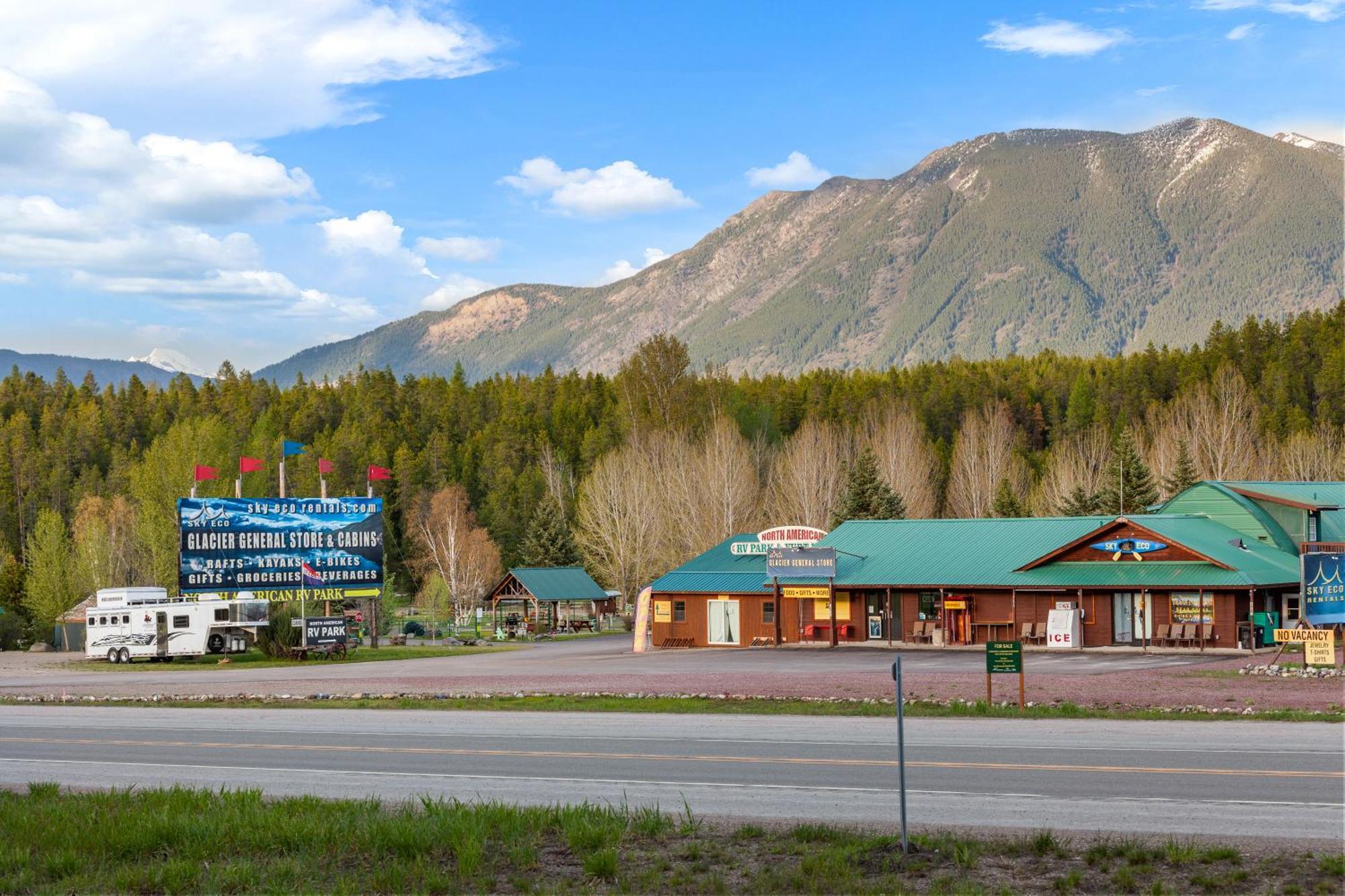Sky Eco - Glacier General Store&Cabins Coram Exterior foto