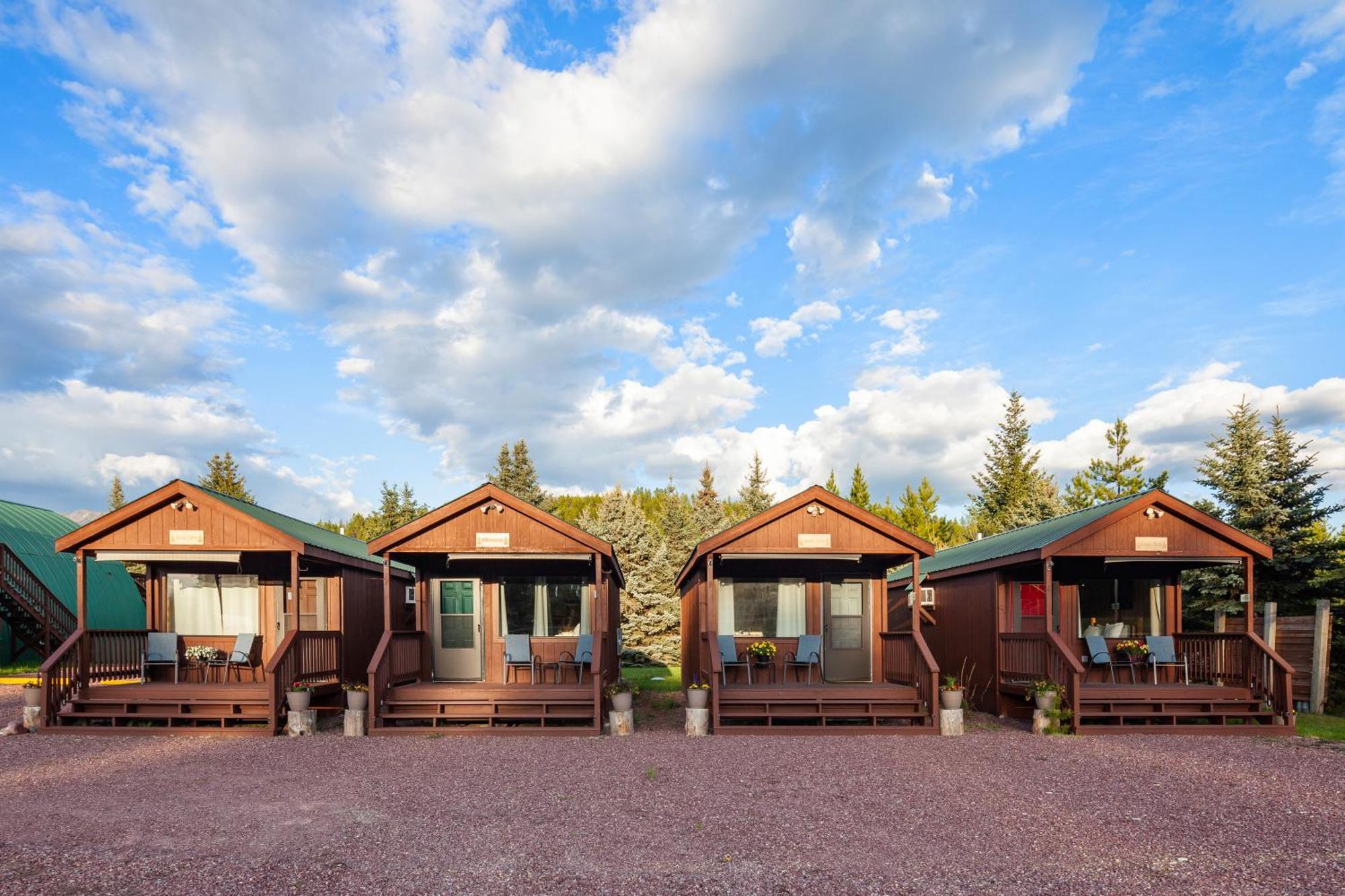 Sky Eco - Glacier General Store&Cabins Coram Exterior foto