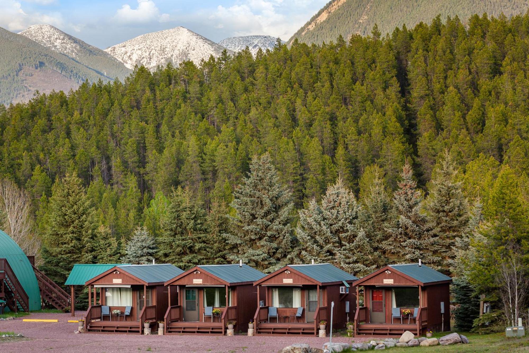 Sky Eco - Glacier General Store&Cabins Coram Exterior foto