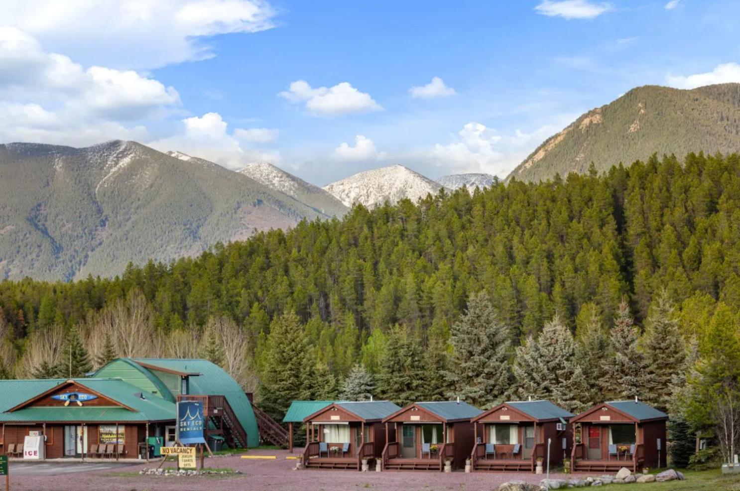 Sky Eco - Glacier General Store&Cabins Coram Exterior foto