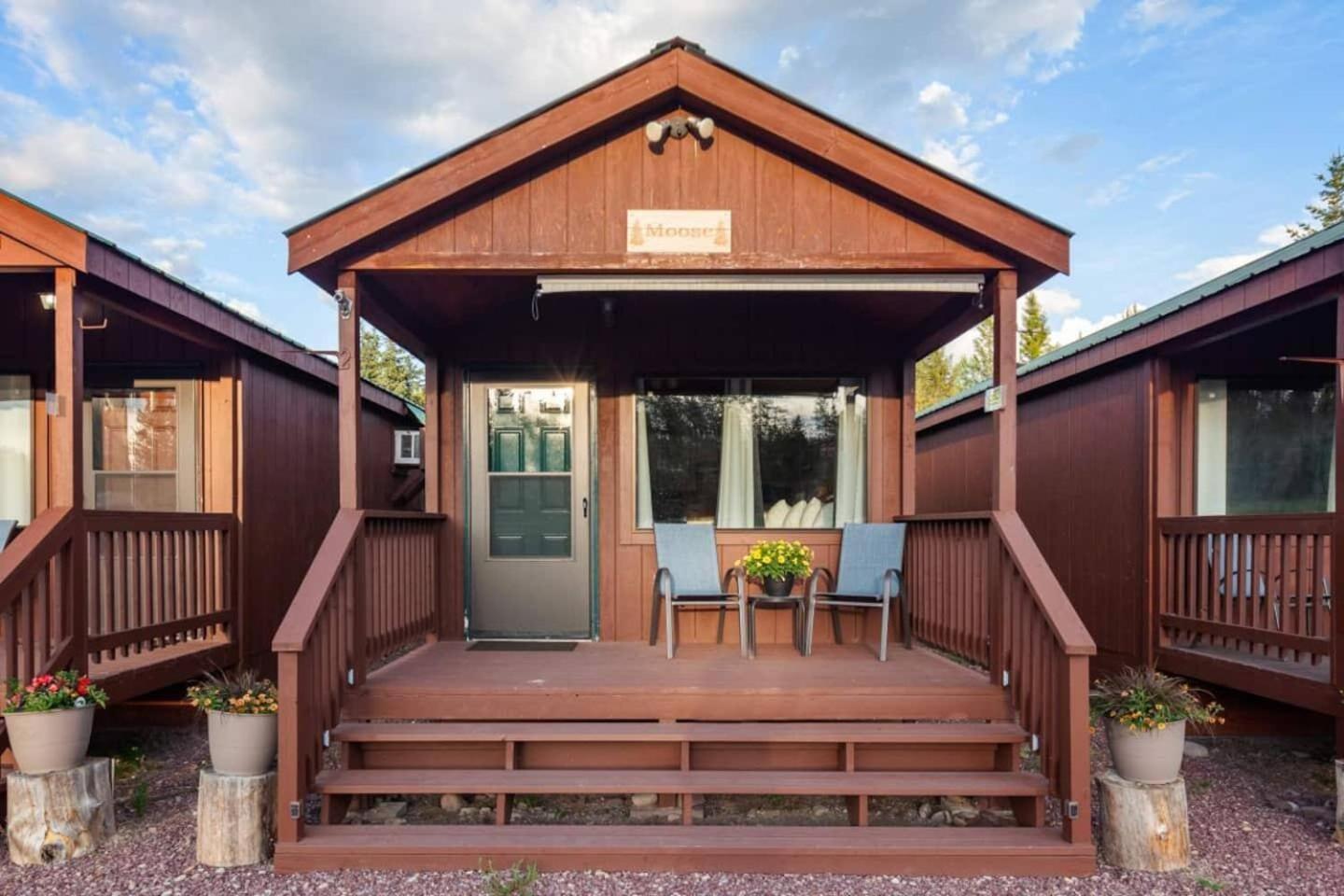 Sky Eco - Glacier General Store&Cabins Coram Exterior foto